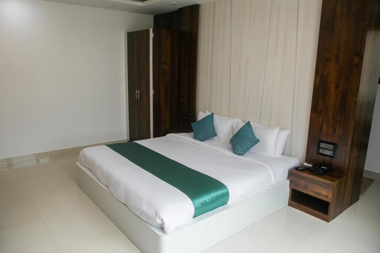 Crescent International Kohima Extérieur photo